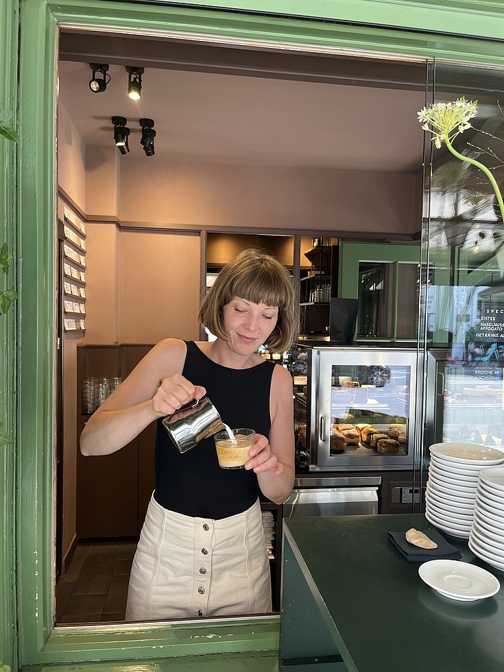 Lea Zapf in ihrem Café am Viktualienmarkt