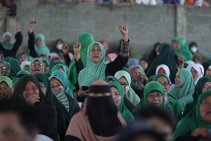 Members of the Bangsamoro Islamic Armed Forces (BIAF) Women Auxiliary Battalion of the Moro Islamic Liberation Front (MILF) take part in a rally and voter education campaign in Camp Darapanan in 2022 for the plebiscite in the BARMM Special Geographic Area